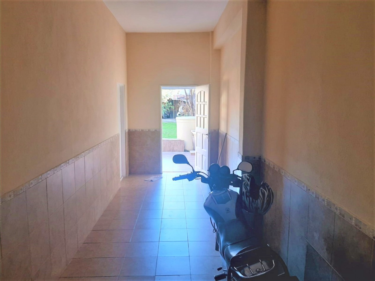 CASA, MAS DOS LOCALES MAS, LOTE, EN VILLA LUZURIAGA