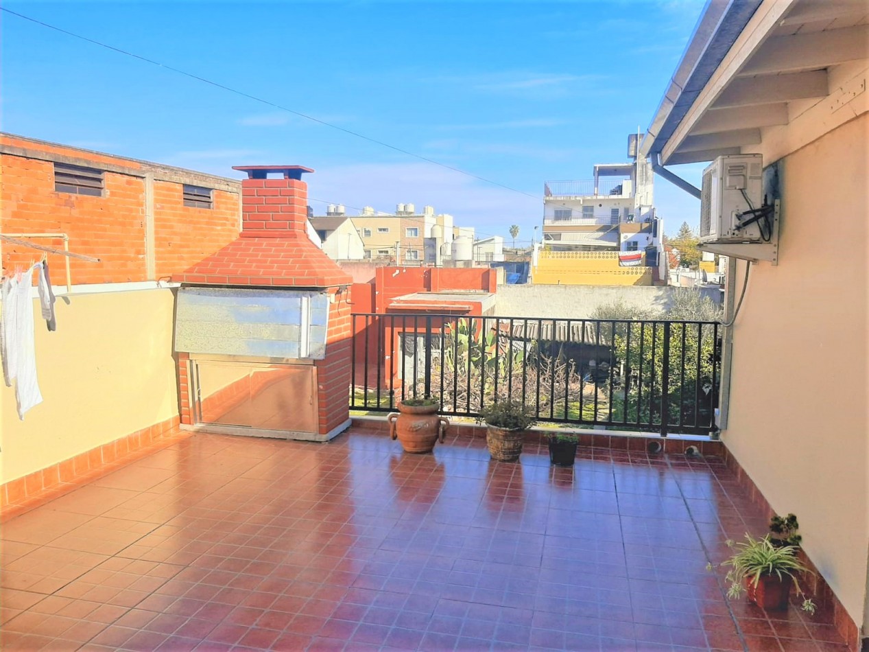 CASA, MAS DOS LOCALES MAS, LOTE, EN VILLA LUZURIAGA