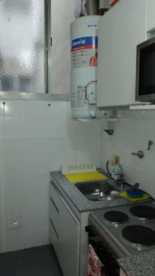 DEPARTAMENTO DE 2 AMBIENTES EN 1° PISO FRENTE A PLAZA RETASADO!!