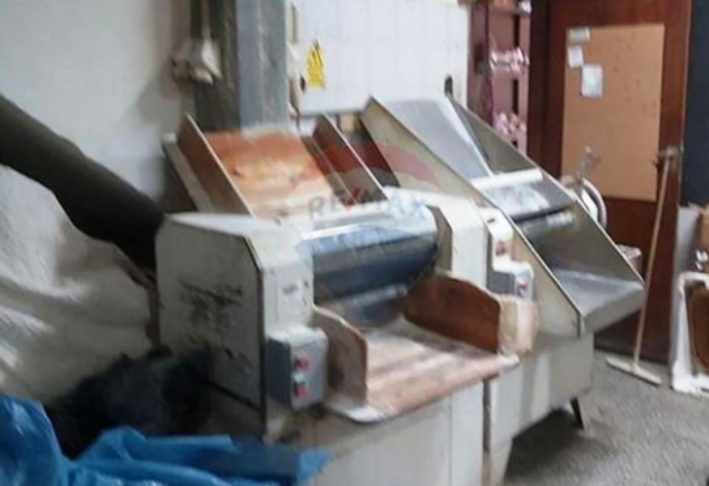 PANADERIA FUNCIONANDO CON LOCAL, MAS DOS DEPARTAMENTOS EN PLANTA ALTA DE TRES AMBIENTES, VENTA EN BLOCK EN NECOCHEA