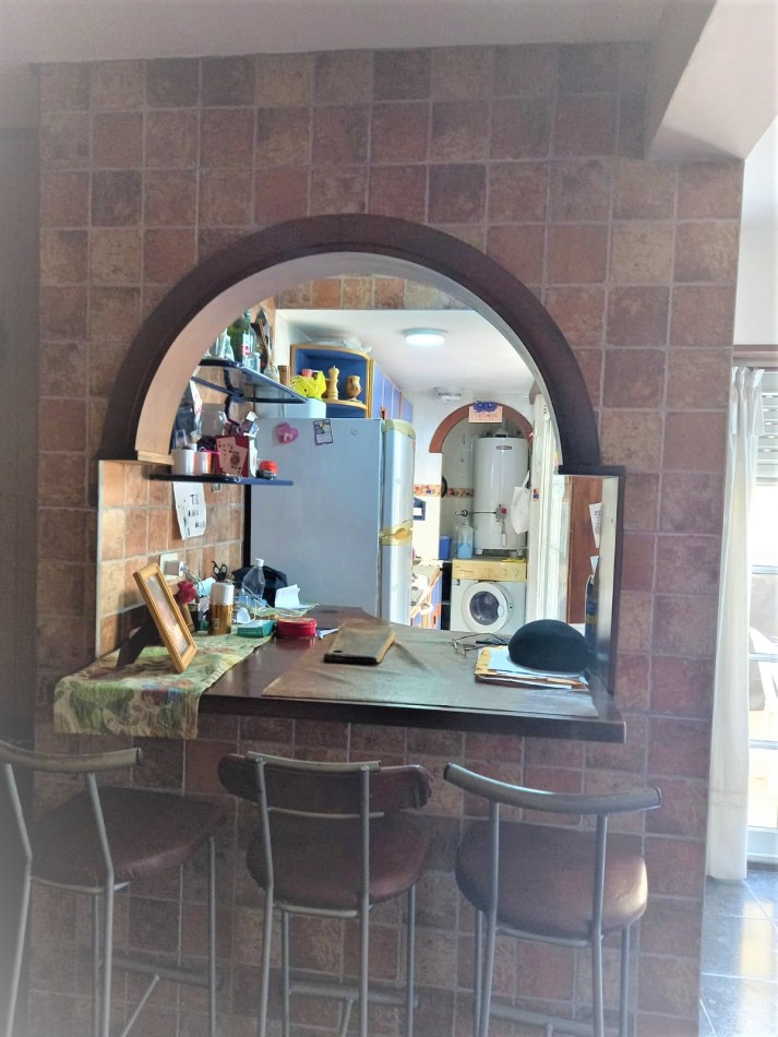 PANADERIA FUNCIONANDO CON LOCAL, MAS DOS DEPARTAMENTOS EN PLANTA ALTA DE TRES AMBIENTES, VENTA EN BLOCK EN NECOCHEA