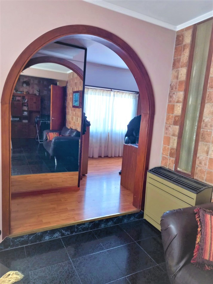 PANADERIA FUNCIONANDO CON LOCAL, MAS DOS DEPARTAMENTOS EN PLANTA ALTA DE TRES AMBIENTES, VENTA EN BLOCK EN NECOCHEA