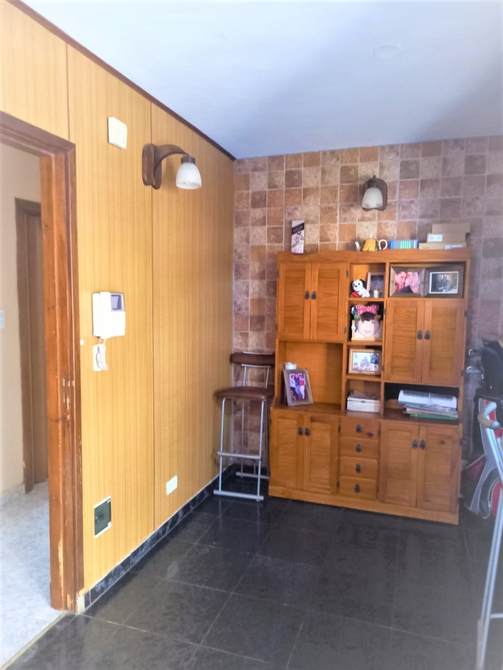 PANADERIA FUNCIONANDO CON LOCAL, MAS DOS DEPARTAMENTOS EN PLANTA ALTA DE TRES AMBIENTES, VENTA EN BLOCK EN NECOCHEA