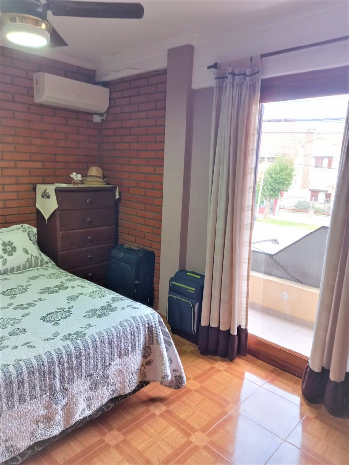 PANADERIA FUNCIONANDO CON LOCAL, MAS DOS DEPARTAMENTOS EN PLANTA ALTA DE TRES AMBIENTES, VENTA EN BLOCK EN NECOCHEA