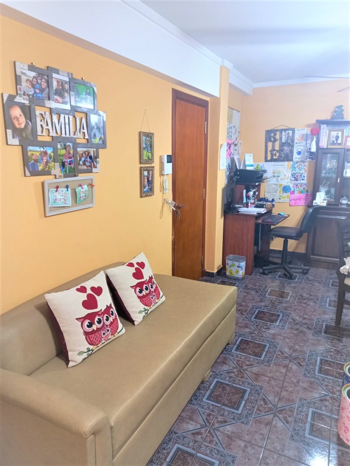 PANADERIA FUNCIONANDO CON LOCAL, MAS DOS DEPARTAMENTOS EN PLANTA ALTA DE TRES AMBIENTES, VENTA EN BLOCK EN NECOCHEA