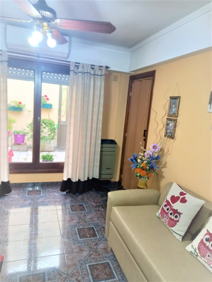PANADERIA FUNCIONANDO CON LOCAL, MAS DOS DEPARTAMENTOS EN PLANTA ALTA DE TRES AMBIENTES, VENTA EN BLOCK EN NECOCHEA