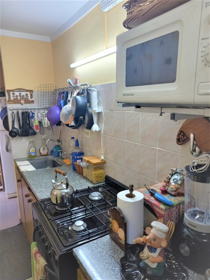 PANADERIA FUNCIONANDO CON LOCAL, MAS DOS DEPARTAMENTOS EN PLANTA ALTA DE TRES AMBIENTES, VENTA EN BLOCK EN NECOCHEA
