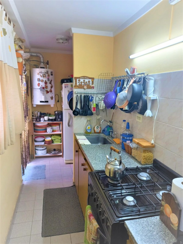 PANADERIA FUNCIONANDO CON LOCAL, MAS DOS DEPARTAMENTOS EN PLANTA ALTA DE TRES AMBIENTES, VENTA EN BLOCK EN NECOCHEA