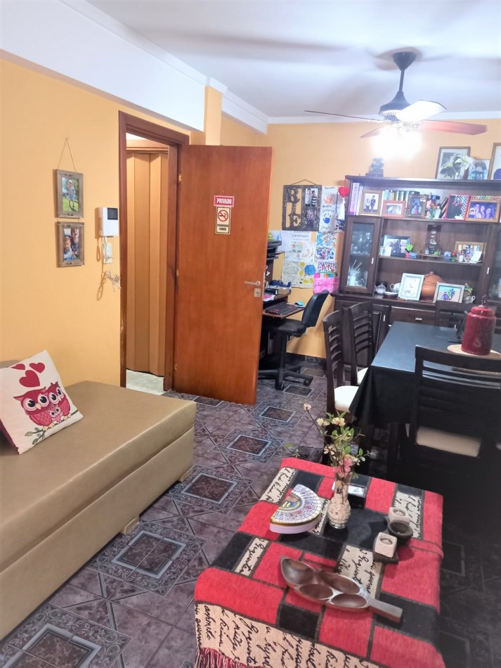 PANADERIA FUNCIONANDO CON LOCAL, MAS DOS DEPARTAMENTOS EN PLANTA ALTA DE TRES AMBIENTES, VENTA EN BLOCK EN NECOCHEA