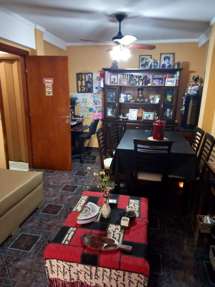 PANADERIA FUNCIONANDO CON LOCAL, MAS DOS DEPARTAMENTOS EN PLANTA ALTA DE TRES AMBIENTES, VENTA EN BLOCK EN NECOCHEA
