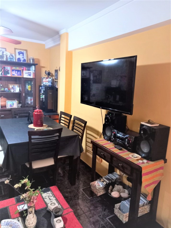 PANADERIA FUNCIONANDO CON LOCAL, MAS DOS DEPARTAMENTOS EN PLANTA ALTA DE TRES AMBIENTES, VENTA EN BLOCK EN NECOCHEA