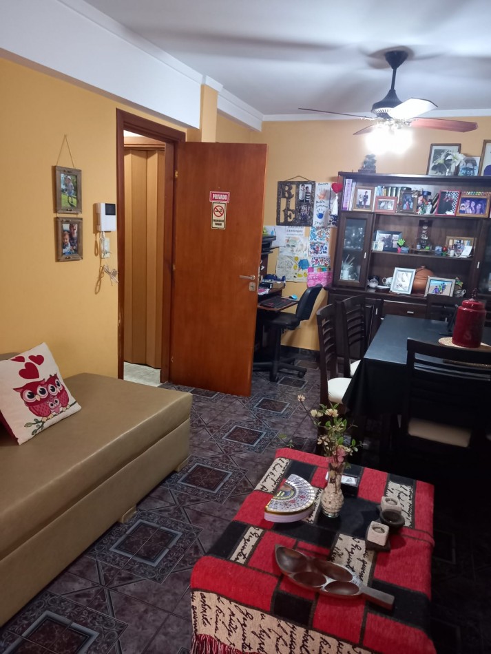 PANADERIA FUNCIONANDO CON LOCAL, MAS DOS DEPARTAMENTOS EN PLANTA ALTA DE TRES AMBIENTES, VENTA EN BLOCK EN NECOCHEA