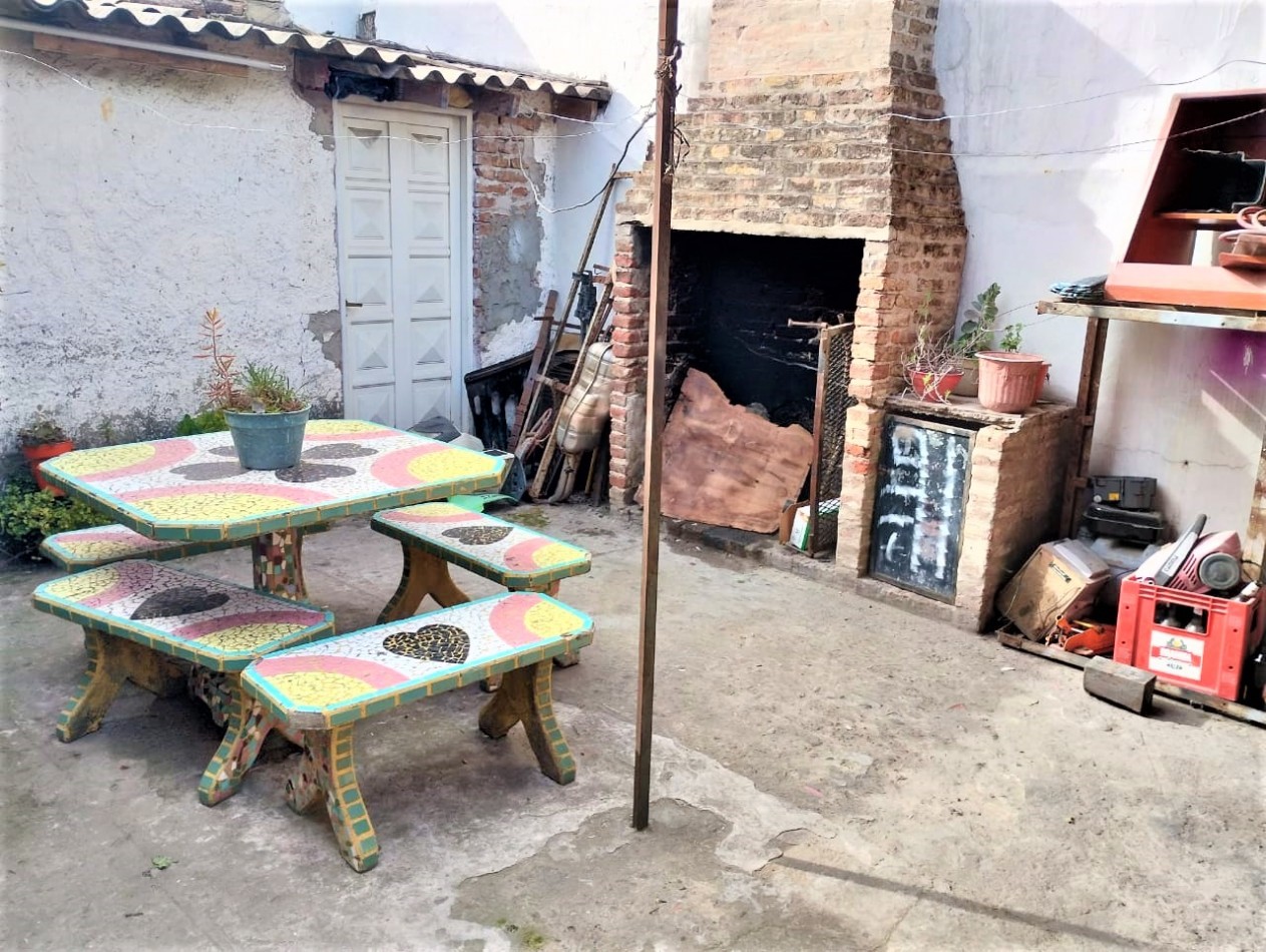 Casa sobre lote propio a restaurar parcialmente en Isidro casanova