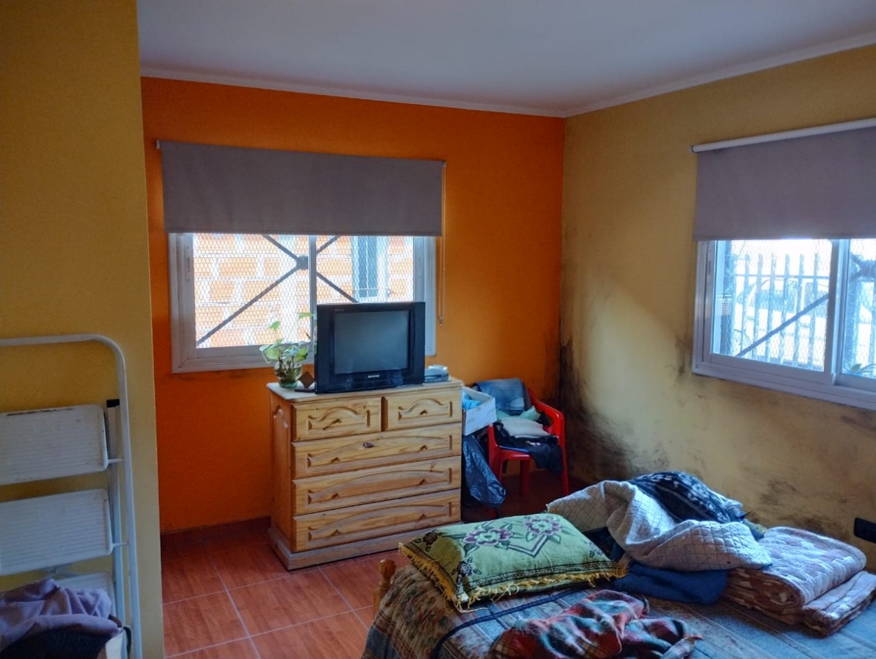Casa sobre lote propio a restaurar parcialmente en Isidro casanova