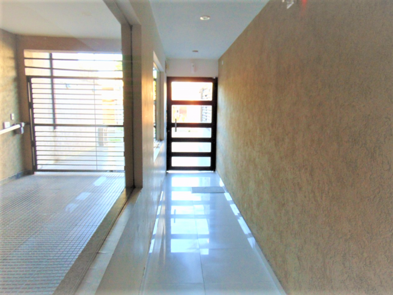 DEPARTAMENTO DE 1 AMBIENTE EN LOMAS DEL MIRADOR EXCELENTE!