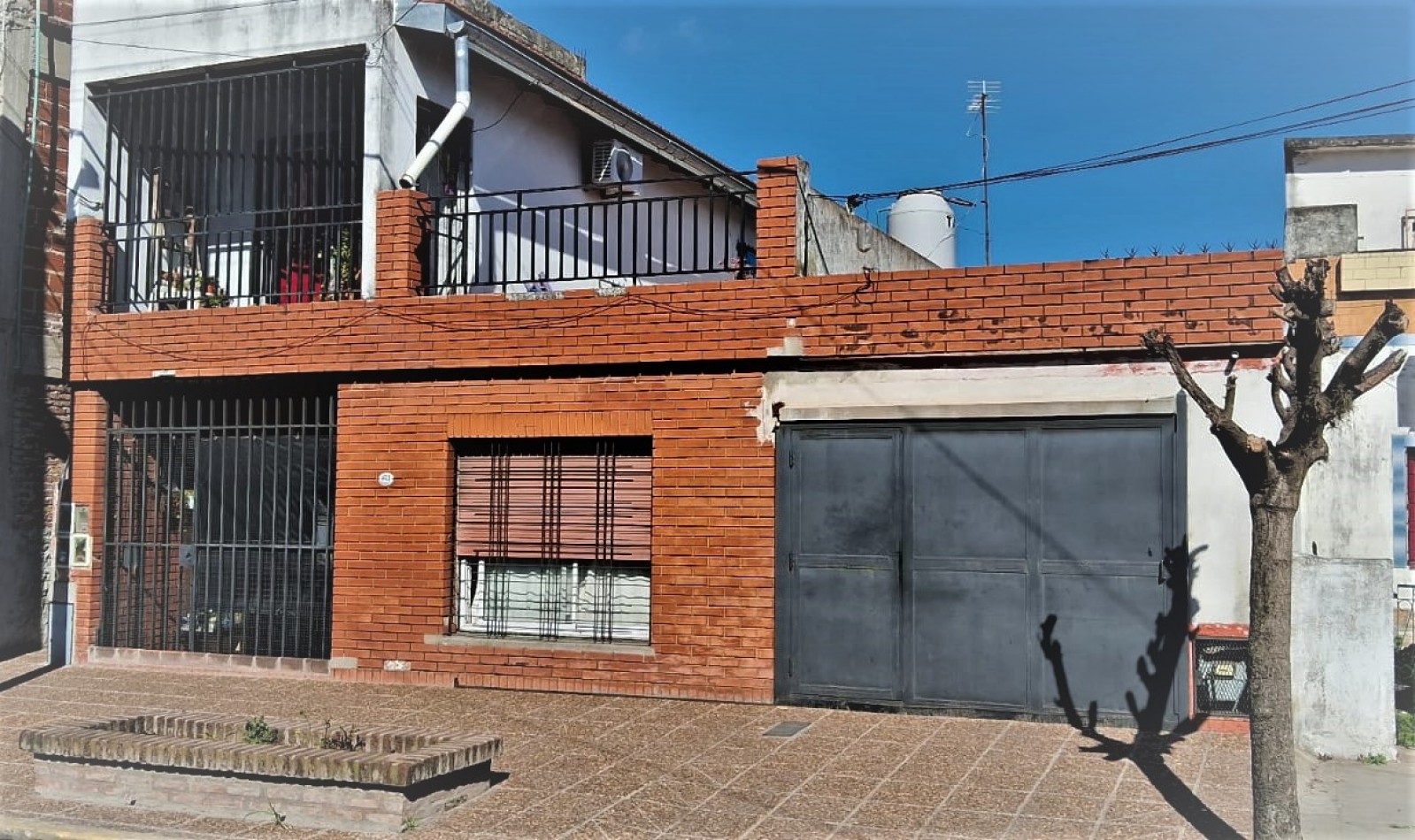 CASA DE TRES AMBIENTES Y MAS... EN SAN JUSTO