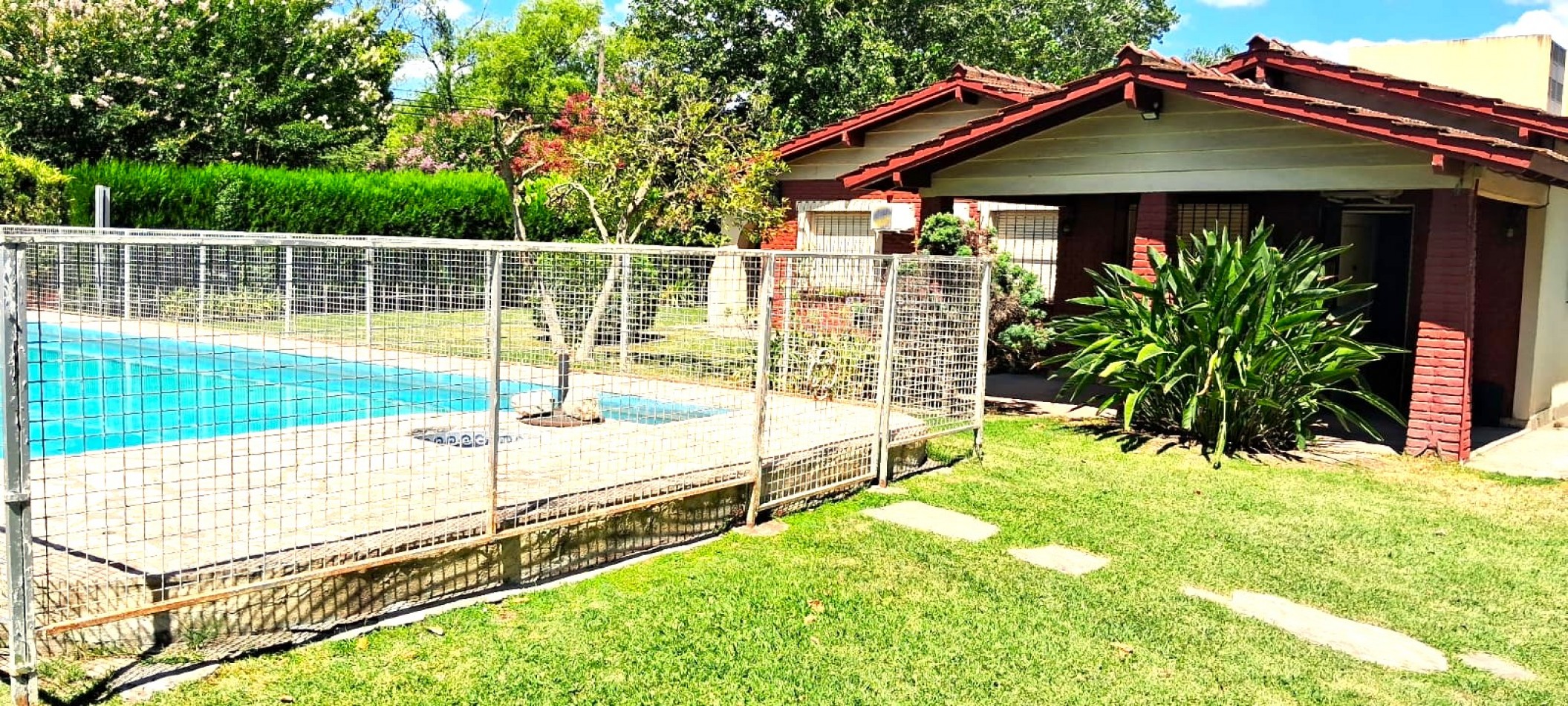 CASAQUINTA EN VENTA 2055M2.- FCO. ALVAREZ, SON TRES LOTES JUNTOS, DOS SON ADYASENTES Y UNO EN MARTILLO CON DOBLE ENTRADA