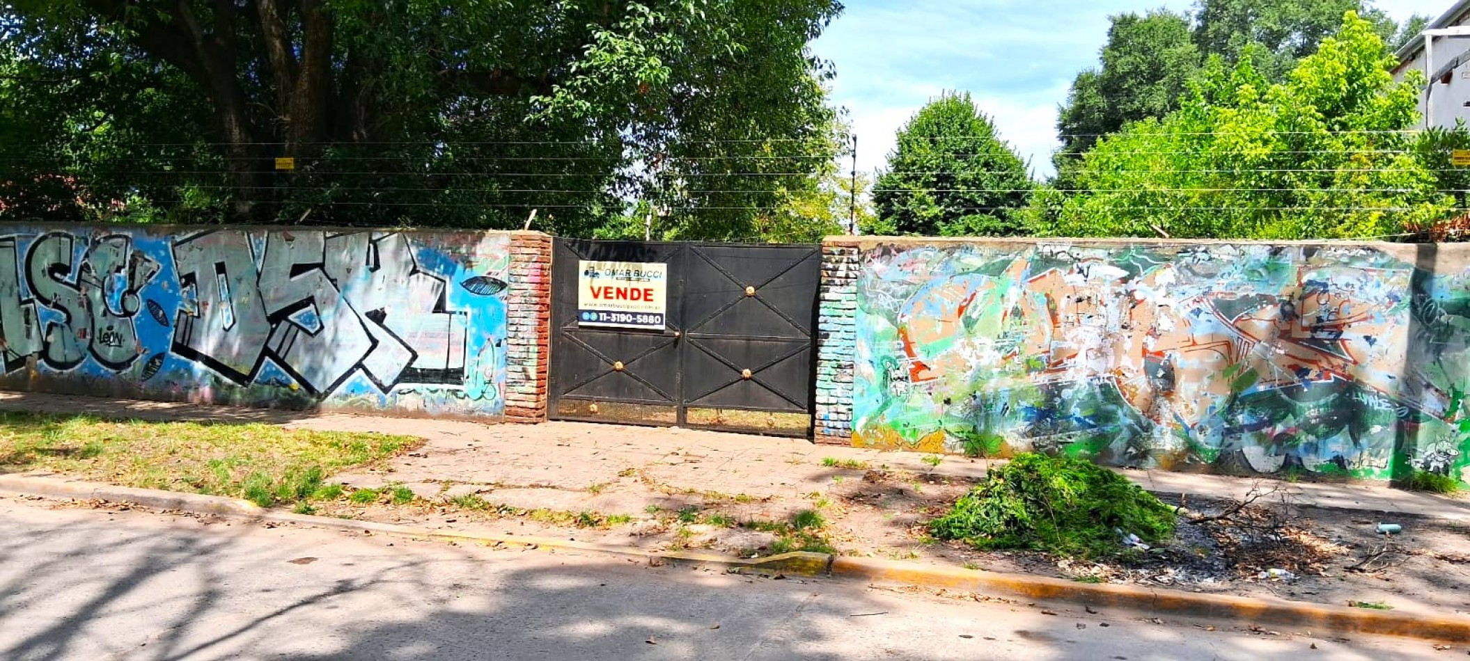 CASAQUINTA EN VENTA 2055M2.- FCO. ALVAREZ, SON TRES LOTES JUNTOS, DOS SON ADYASENTES Y UNO EN MARTILLO CON DOBLE ENTRADA