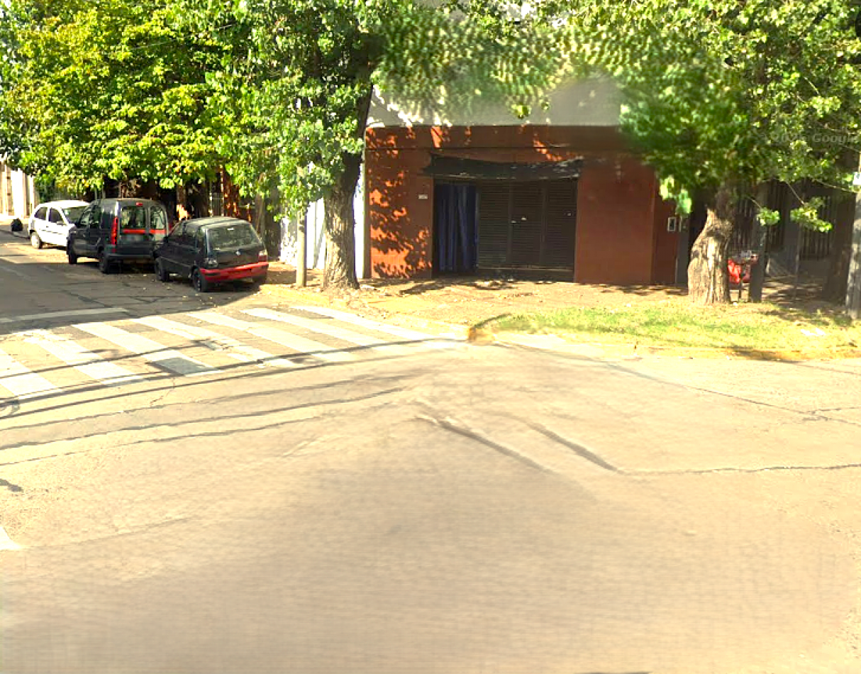 Local en venta sobre Av. Pte. Peron y Camacua U$D 29.500.- Imperdible