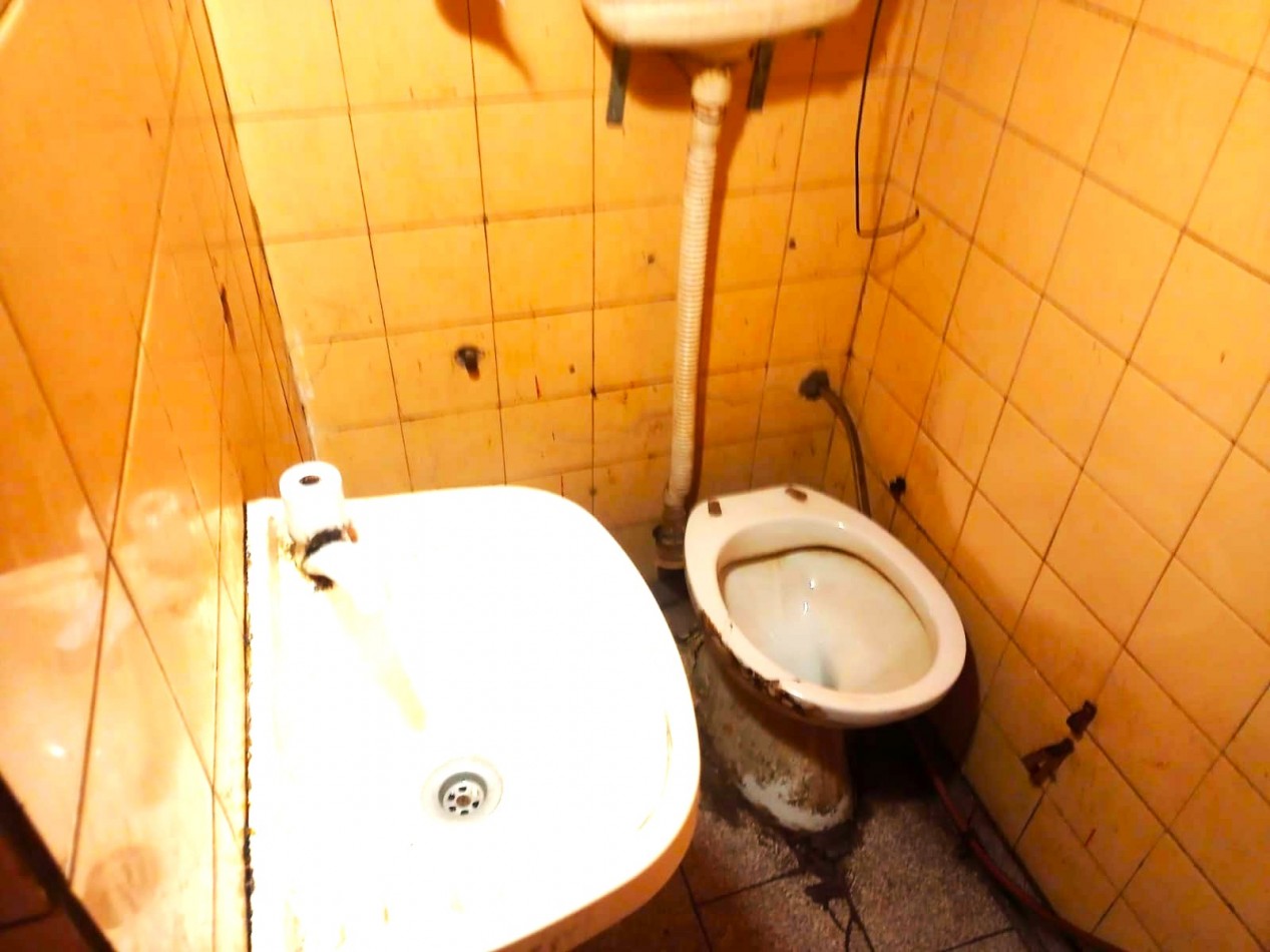 Local en venta sobre Av. Pte. Peron y Camacua U$D 29.500.- Imperdible