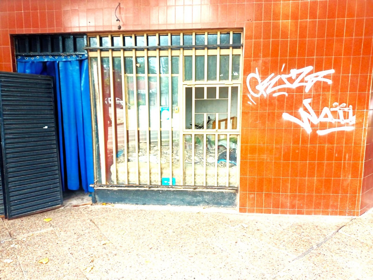 Local en venta sobre Av. Pte. Peron y Camacua U$D 29.500.- Imperdible