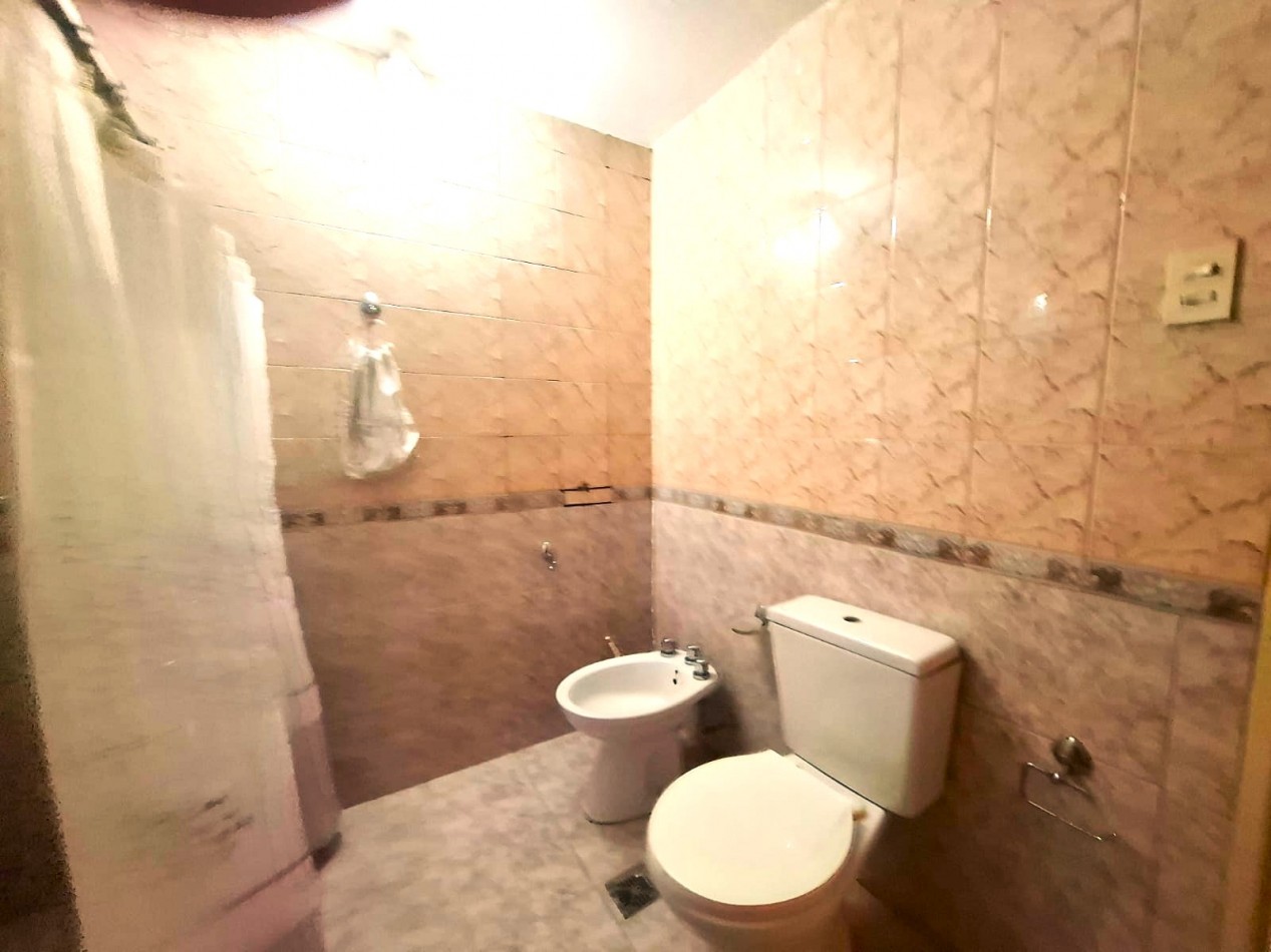 CASA DE 3 AMBIENTES, PUEDE TRANSFORMARSE EN 4 AMBIENTES, CON LOCAL Y GARAGE