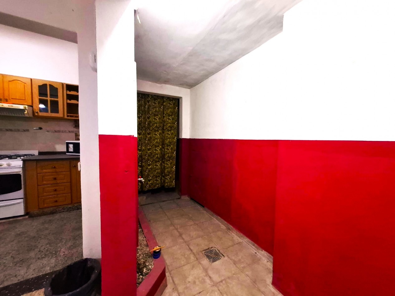 CASA DE 3 AMBIENTES, PUEDE TRANSFORMARSE EN 4 AMBIENTES, CON LOCAL Y GARAGE