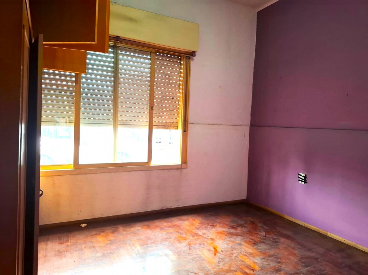 CASA DE 3 AMBIENTES, PUEDE TRANSFORMARSE EN 4 AMBIENTES, CON LOCAL Y GARAGE