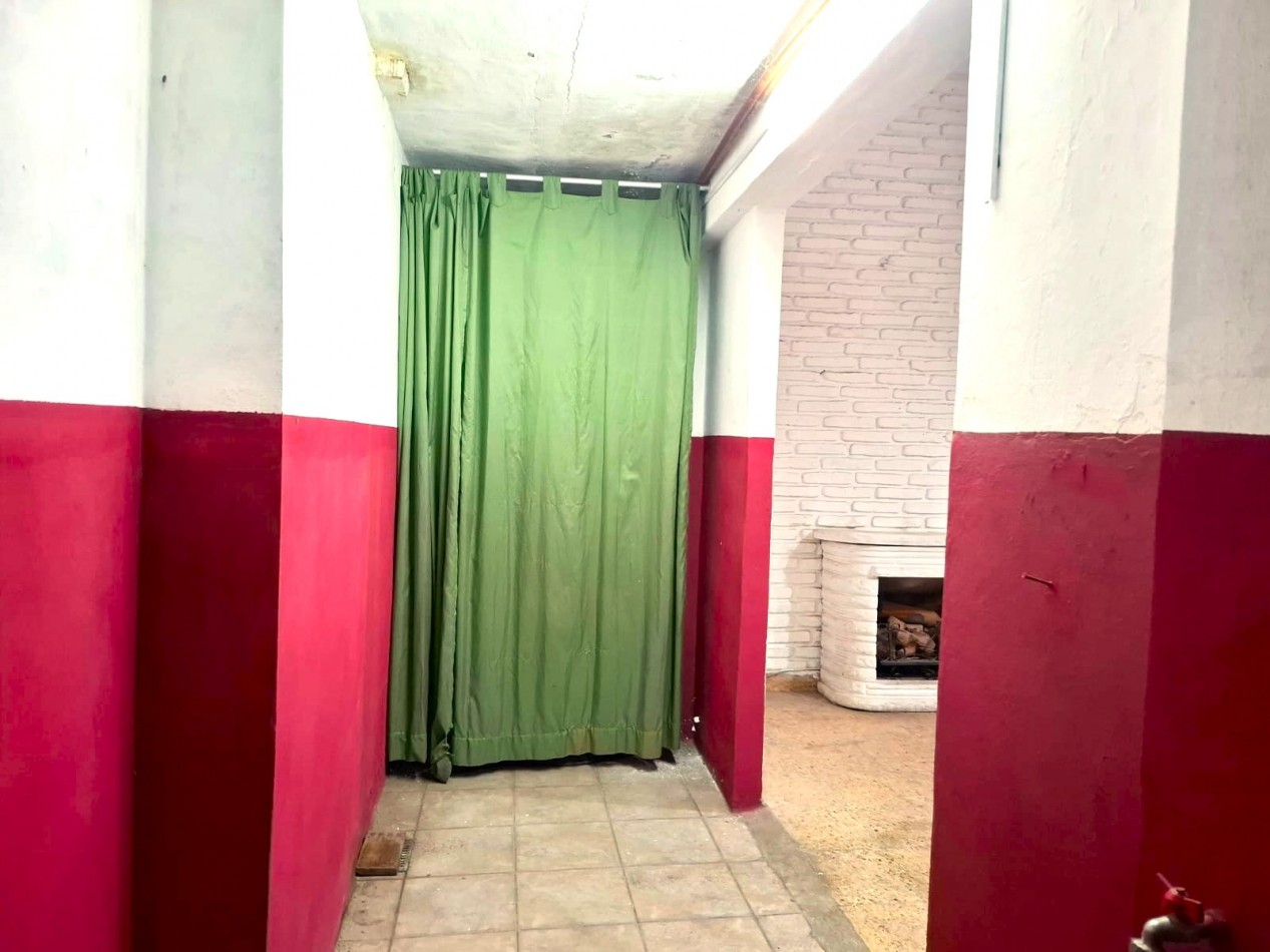 CASA DE 3 AMBIENTES, PUEDE TRANSFORMARSE EN 4 AMBIENTES, CON LOCAL Y GARAGE