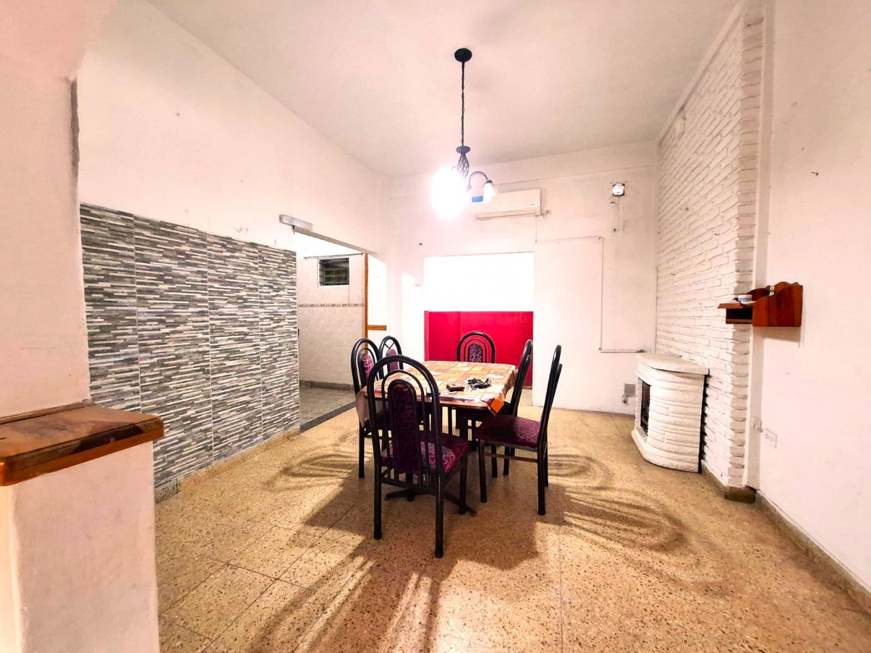 CASA DE 3 AMBIENTES, PUEDE TRANSFORMARSE EN 4 AMBIENTES, CON LOCAL Y GARAGE