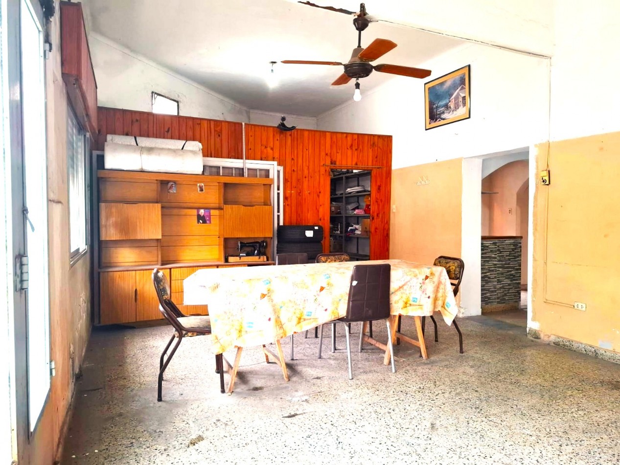 CASA DE 3 AMBIENTES, PUEDE TRANSFORMARSE EN 4 AMBIENTES, CON LOCAL Y GARAGE