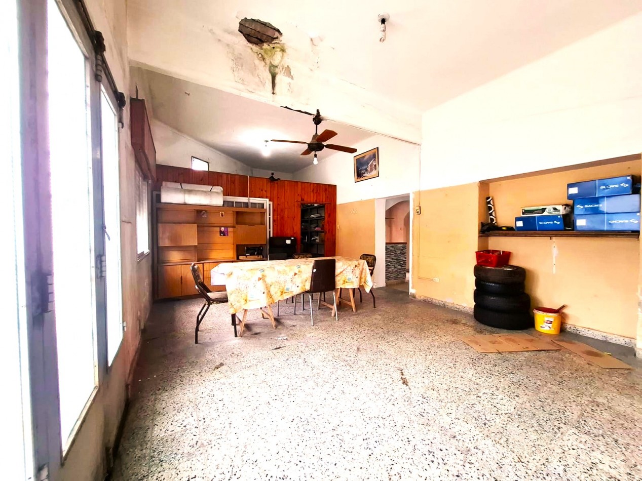 CASA DE 3 AMBIENTES, PUEDE TRANSFORMARSE EN 4 AMBIENTES, CON LOCAL Y GARAGE