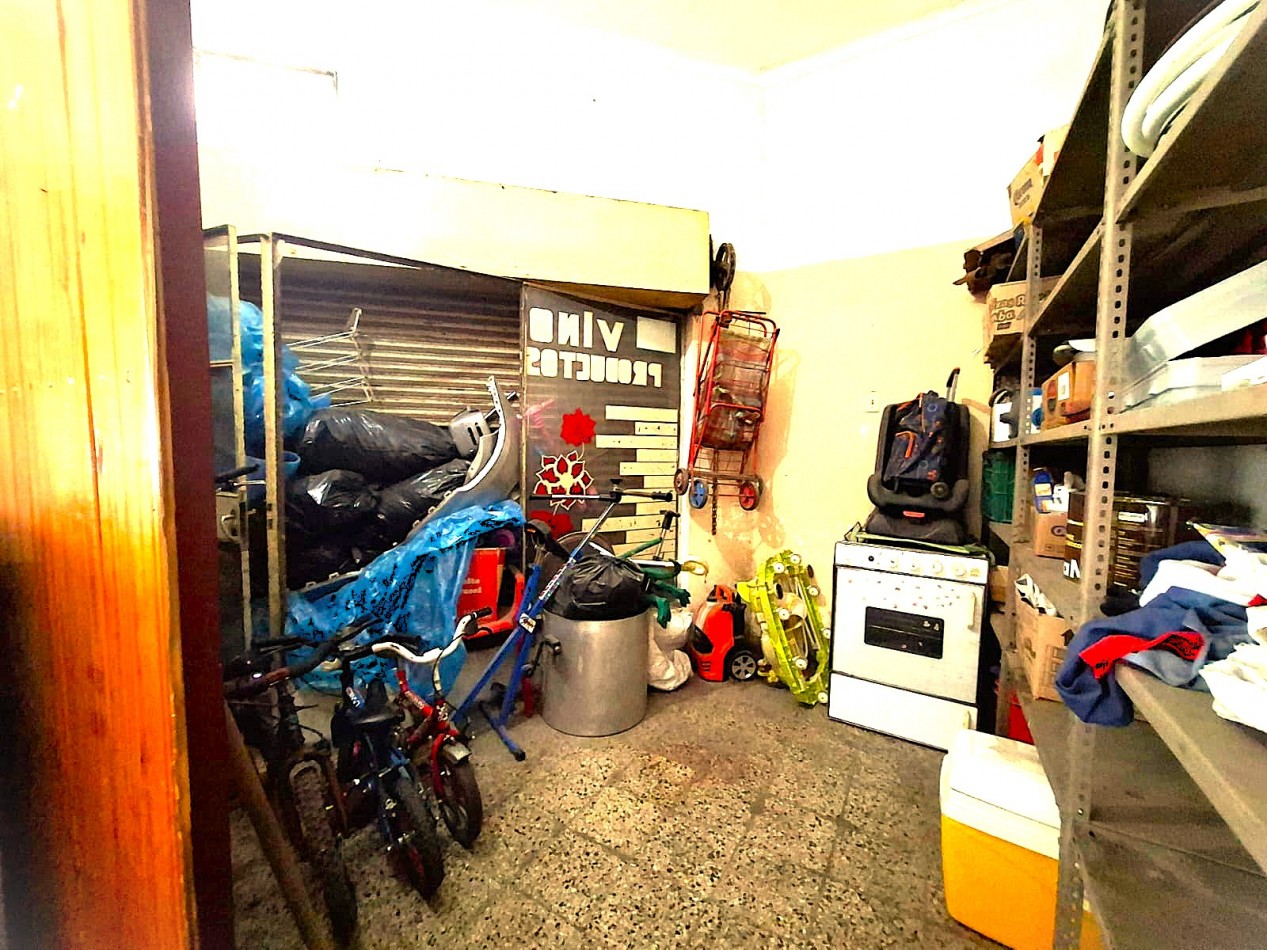 CASA DE 3 AMBIENTES, PUEDE TRANSFORMARSE EN 4 AMBIENTES, CON LOCAL Y GARAGE