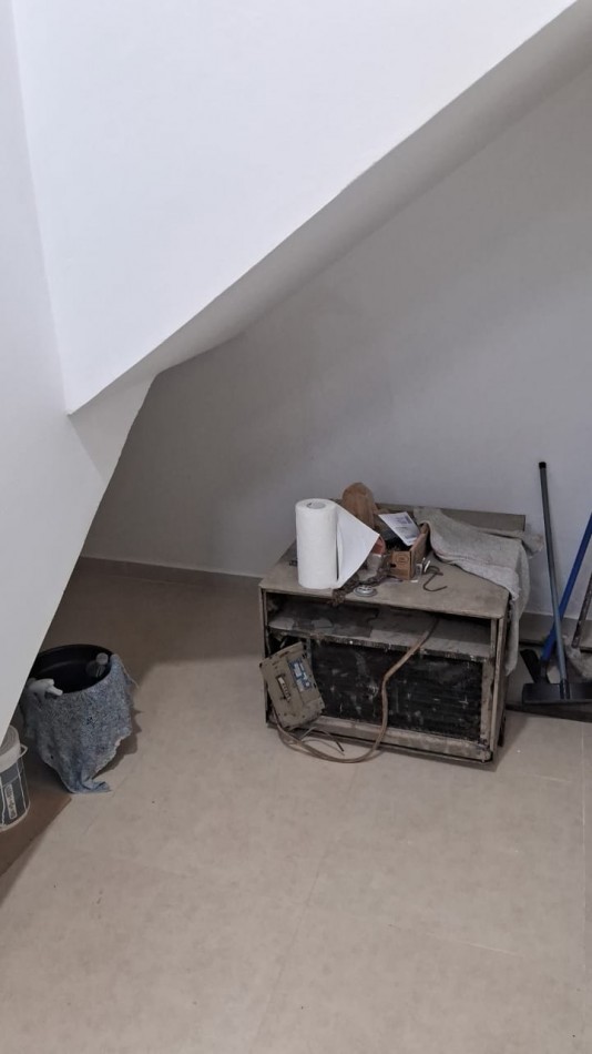 LOCAL EN EXCELENTE UBICACION EN MOSERRAT en dos plantas 