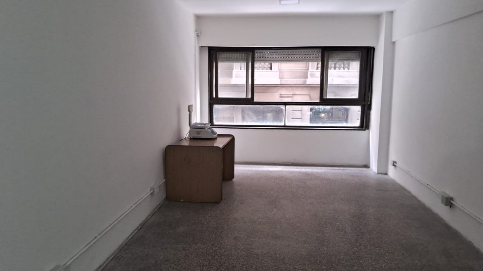 LOCAL EN EXCELENTE UBICACION EN MOSERRAT en dos plantas 