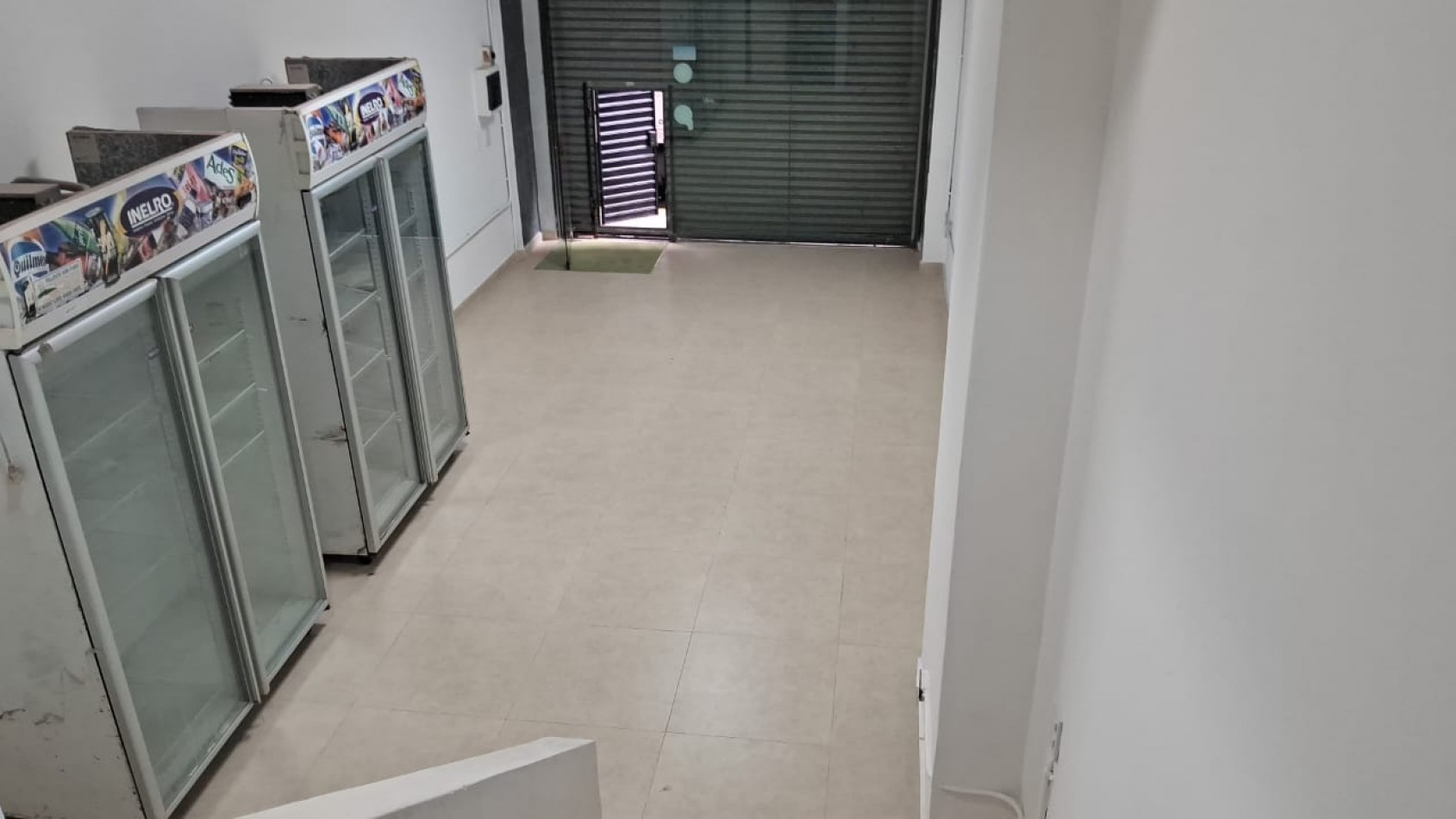 LOCAL EN EXCELENTE UBICACION EN MOSERRAT en dos plantas 