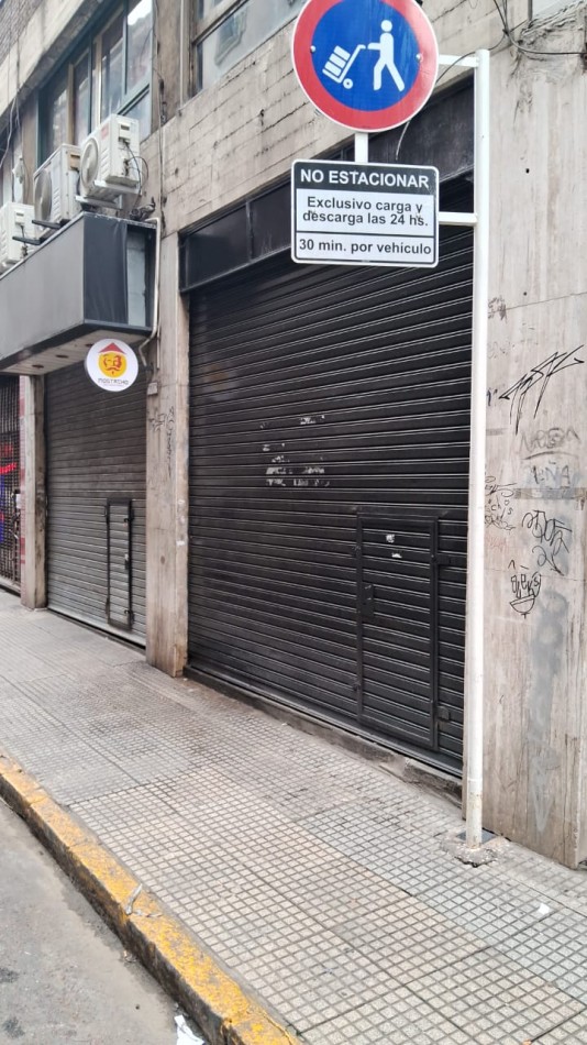 LOCAL EN EXCELENTE UBICACION EN MOSERRAT en dos plantas 