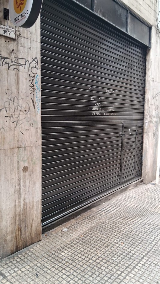 LOCAL EN EXCELENTE UBICACION EN MOSERRAT en dos plantas 