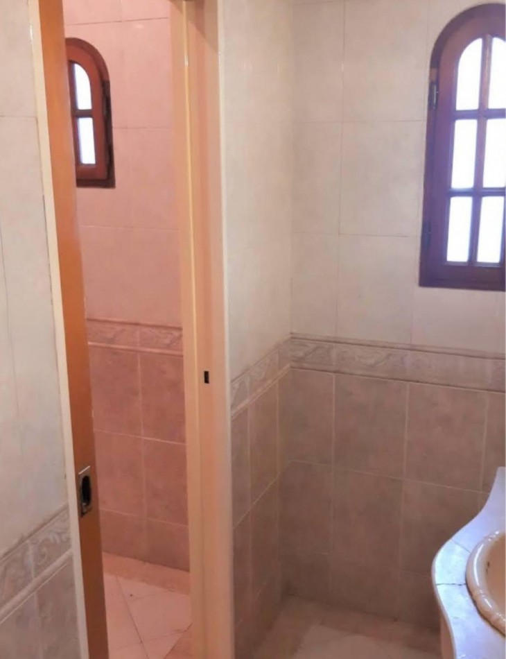 CASA TIPO CHALET EN VILLA LUZURIAGA RETASADA! PERMUTA!