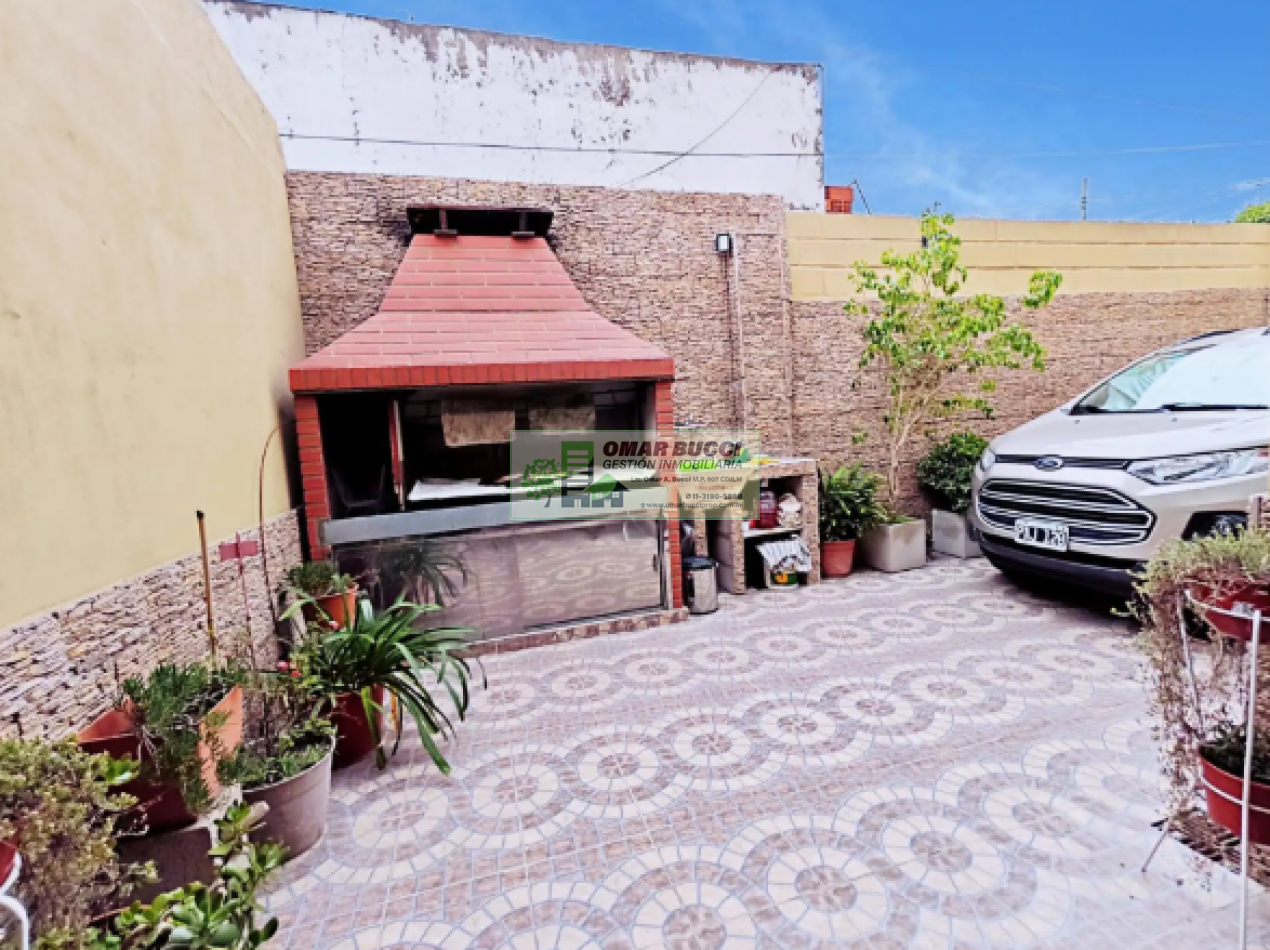 CASA EN VENTA EN PH DE 10 M DE FRENTE CON COCHERA PARA 3 AUTOS ACEPTA PERMUTA