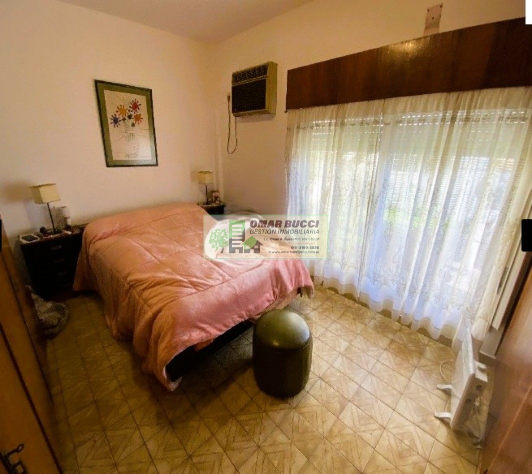 CASA DE 4 AMBIENTES EN LA TABLADA, CON COCHERA PARA DOS AUTOS