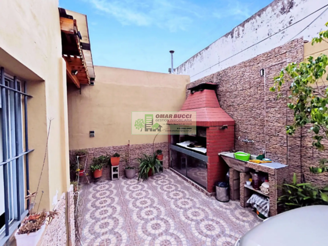 CASA EN VENTA EN PH DE 10 M DE FRENTE CON COCHERA PARA 3 AUTOS ACEPTA PERMUTA