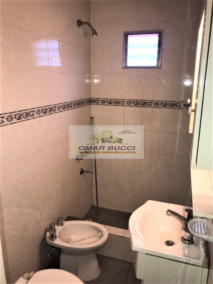 Casa en Venta son dos UFs juntas en Isidro Casanova Retasada