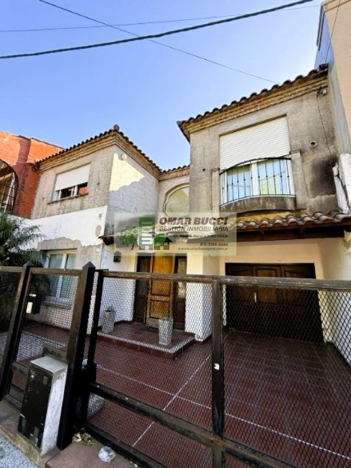 CASA 5 AMBIENTES CON COCHERA EN HAEDO, EXCELENTE ZONA!