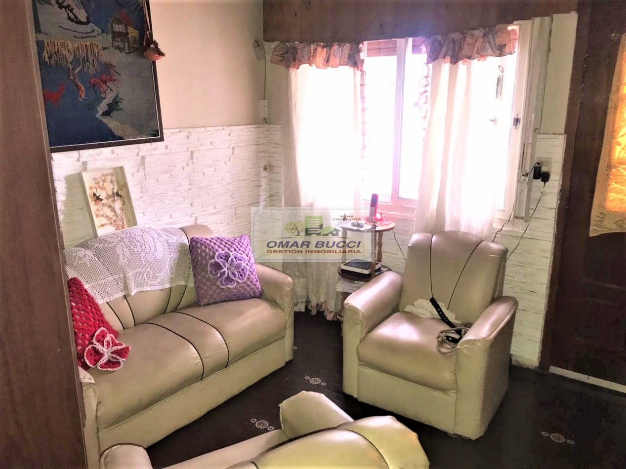Casa en Venta son dos UFs juntas en Isidro Casanova Retasada