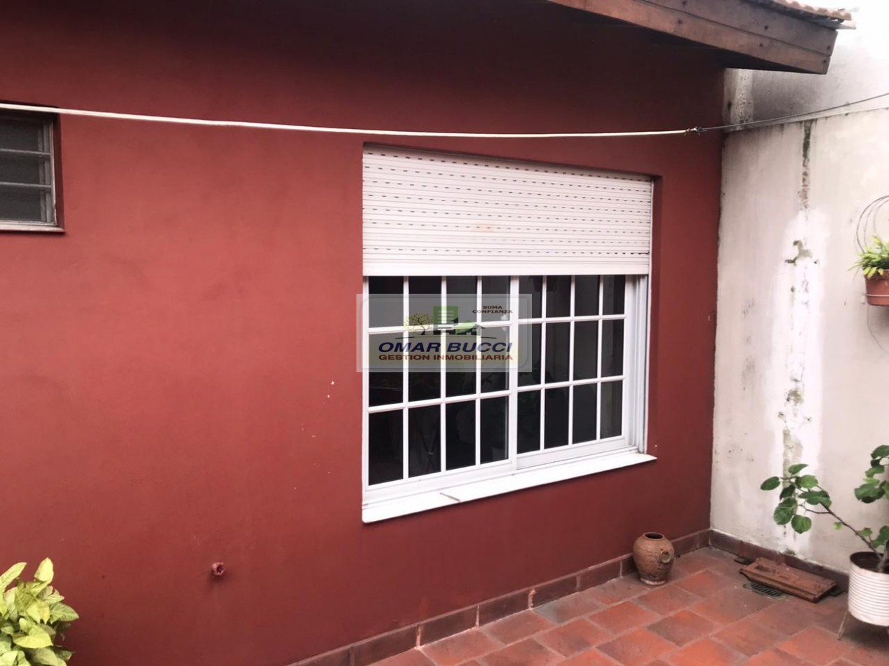 Casa en Venta son dos UFs juntas en Isidro Casanova Retasada