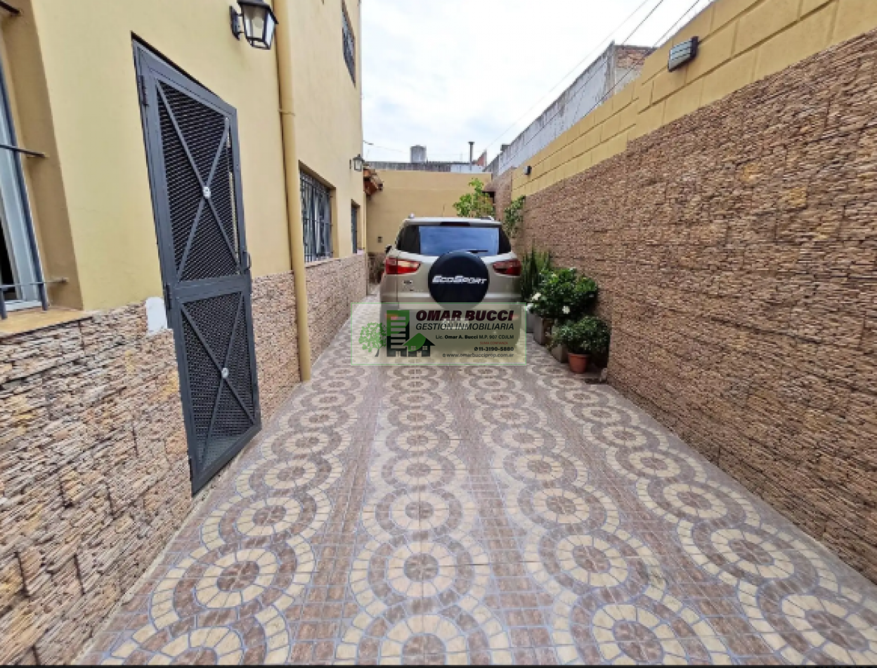 CASA EN VENTA EN PH DE 10 M DE FRENTE CON COCHERA PARA 3 AUTOS ACEPTA PERMUTA