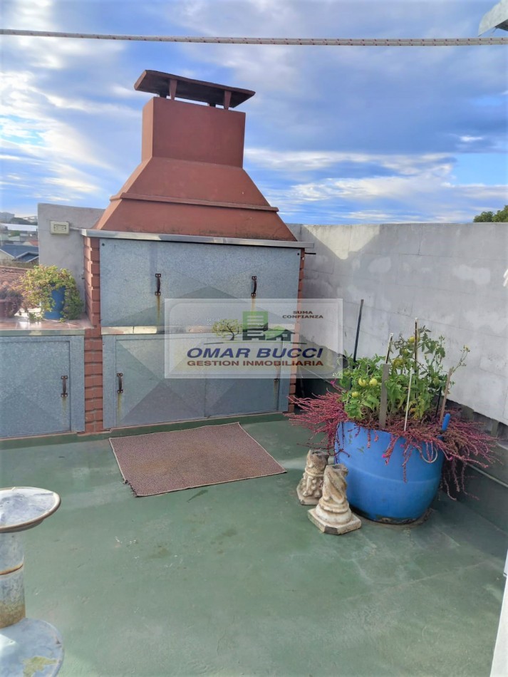 PANADERIA FUNCIONANDO CON LOCAL, MAS DOS DEPARTAMENTOS EN PLANTA ALTA DE TRES AMBIENTES, VENTA EN BLOCK EN NECOCHEA