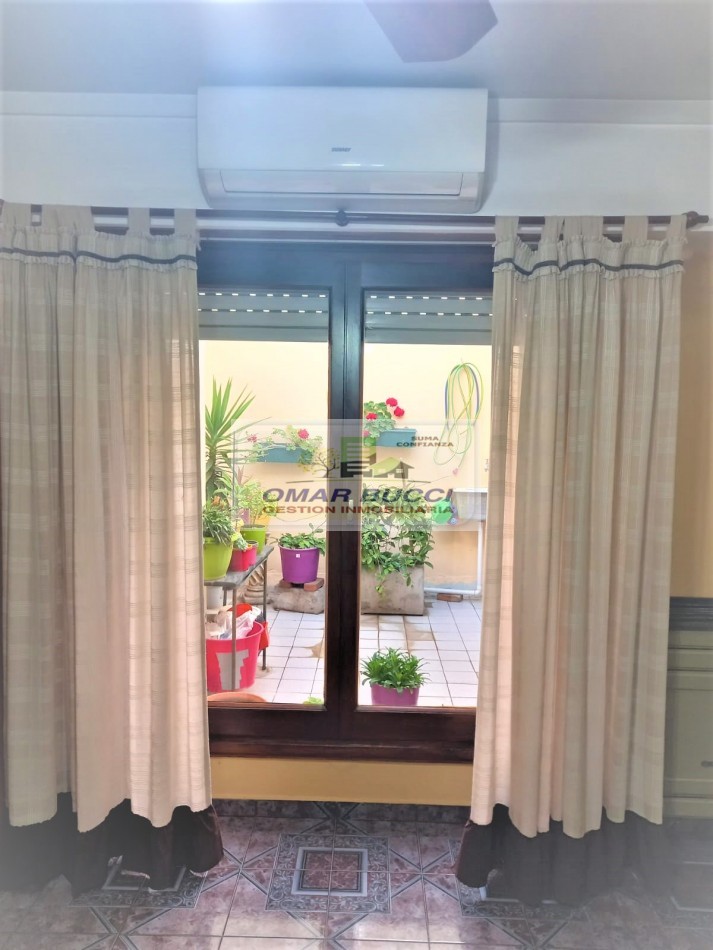 PANADERIA FUNCIONANDO CON LOCAL, MAS DOS DEPARTAMENTOS EN PLANTA ALTA DE TRES AMBIENTES, VENTA EN BLOCK EN NECOCHEA