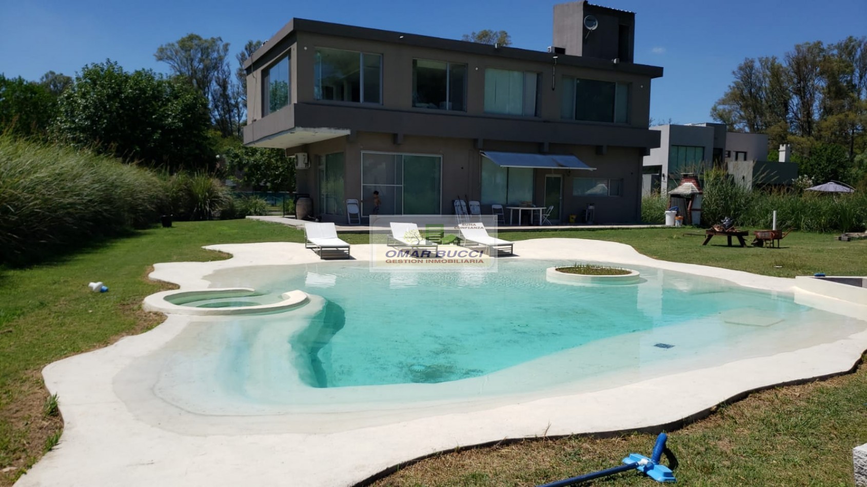 CASA/ CASA QUINTA, EN HARAS SAN PABLO, DE 5 AMBIENTES CON PILETA PERMUTARIA ESCUCHA OFERTA